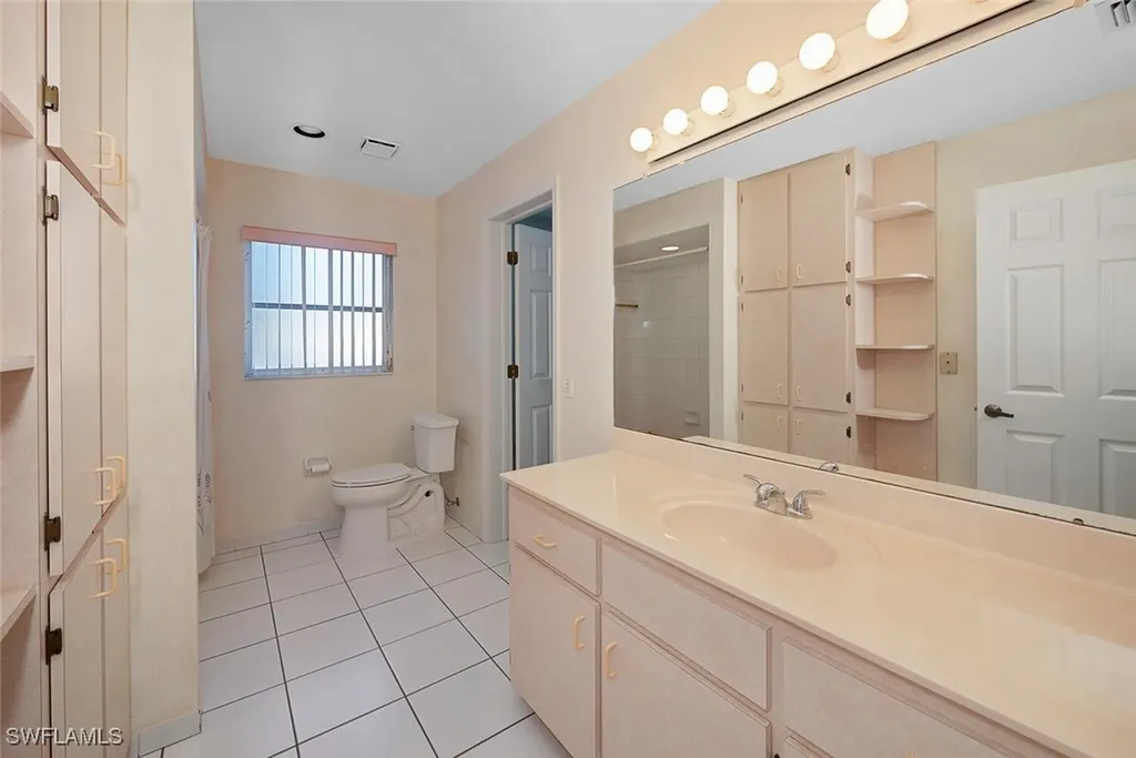 684 110th Avenue N Naples FL 34108