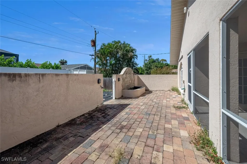 684 110th Avenue N Naples FL 34108