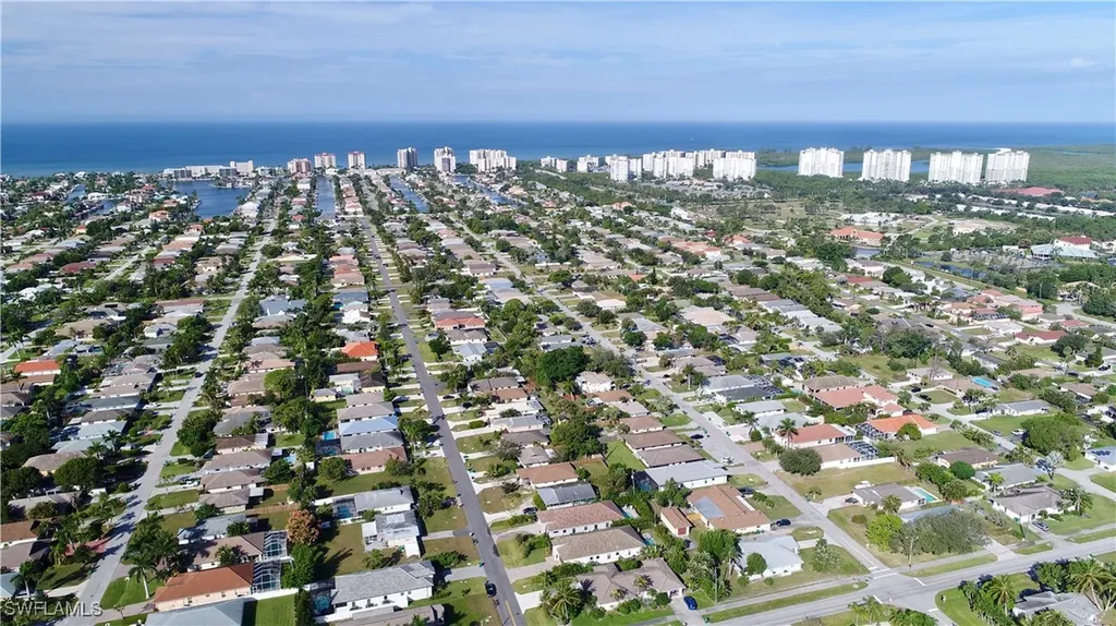 684 110th Avenue N Naples FL 34108