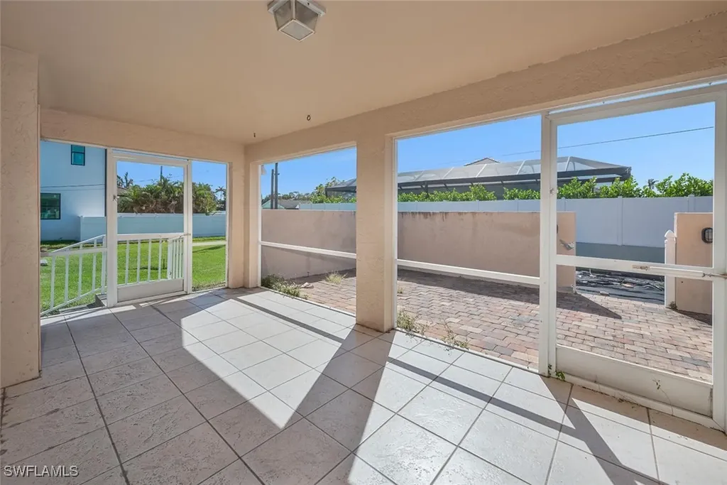 684 110th Avenue N Naples FL 34108