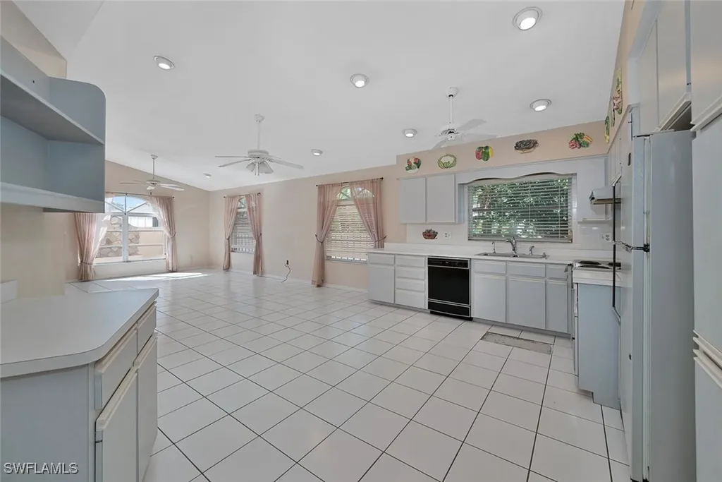 684 110th Avenue N Naples FL 34108