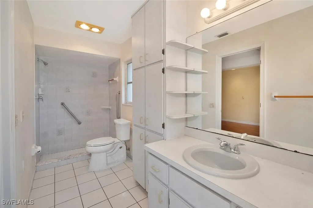 684 110th Avenue N Naples FL 34108