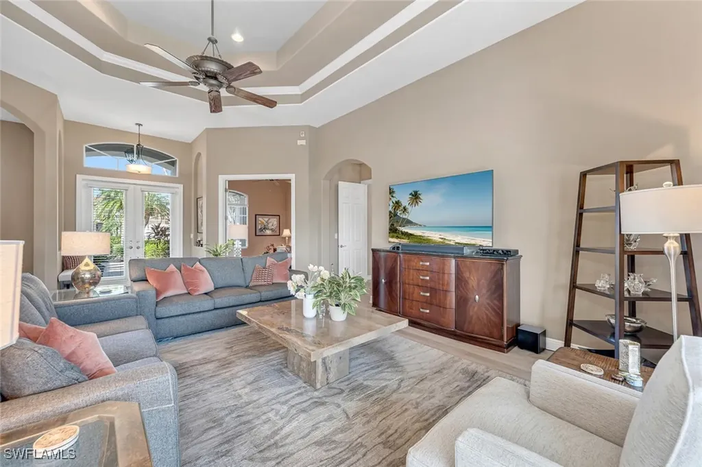 5035 Cerromar Drive Naples FL 34112