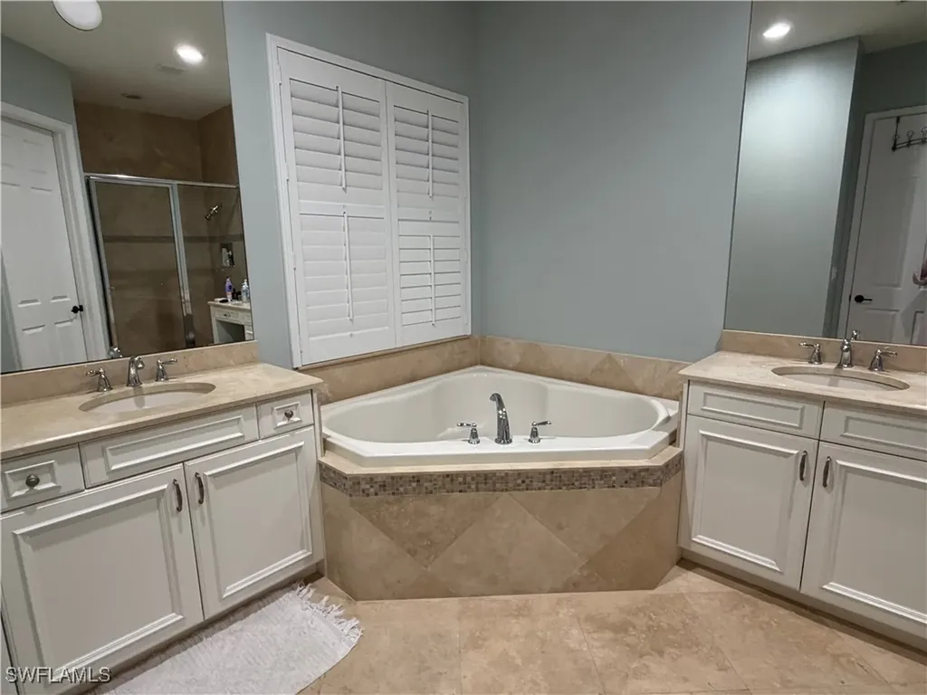 3195 Pacific Drive Naples FL 34119
