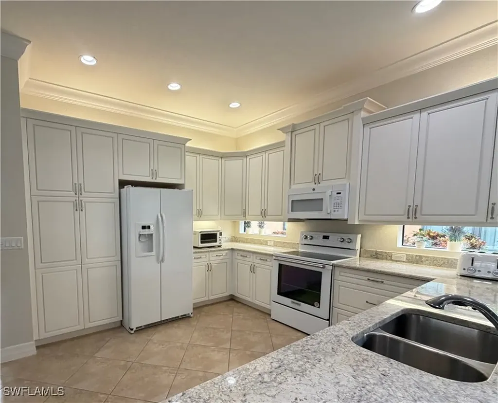 3195 Pacific Drive Naples FL 34119