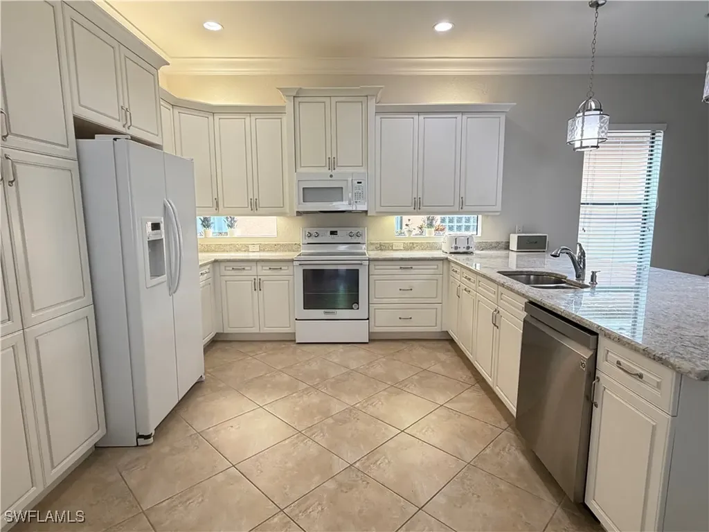 3195 Pacific Drive Naples FL 34119
