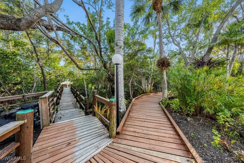 2233 Anchorage Lane Naples FL 34104