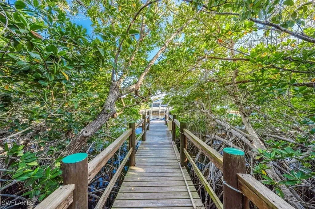 2233 Anchorage Lane Naples FL 34104