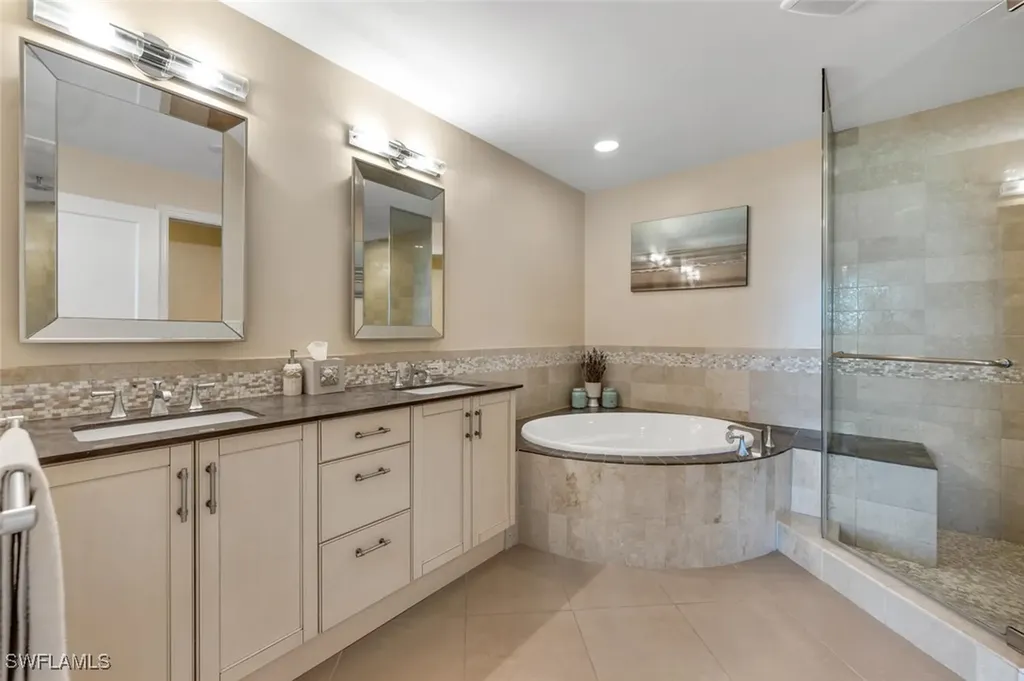 9123 Strada Place Naples FL 34108