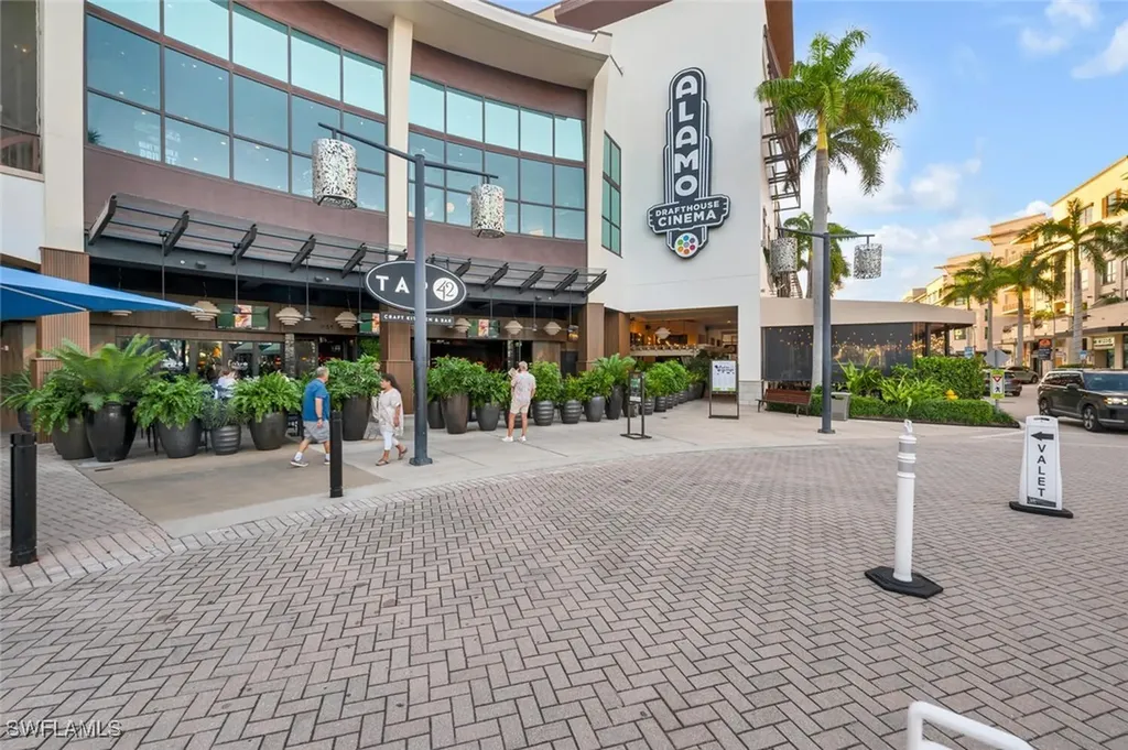 9123 Strada Place Naples FL 34108