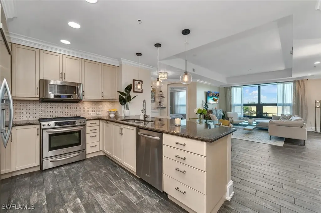 9123 Strada Place Naples FL 34108