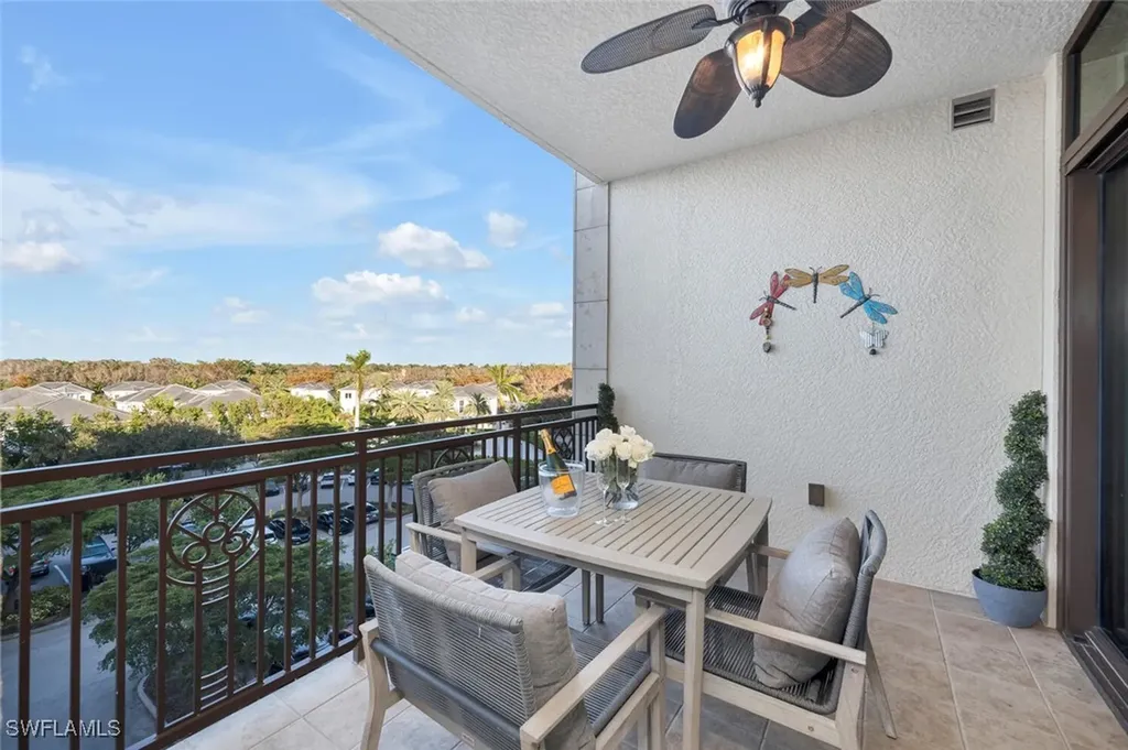 9123 Strada Place Naples FL 34108