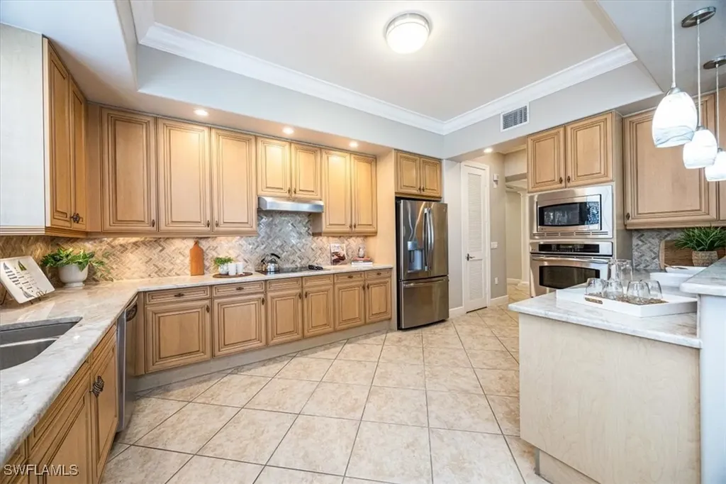 575 Avellino Isle Circle Naples FL 34119