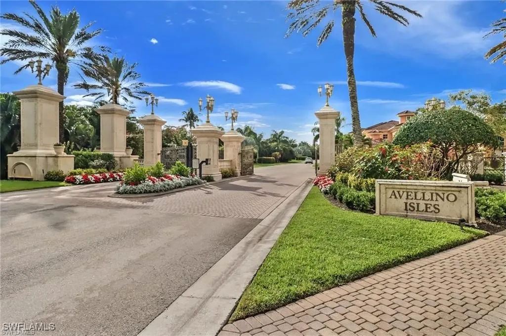 575 Avellino Isle Circle Naples FL 34119