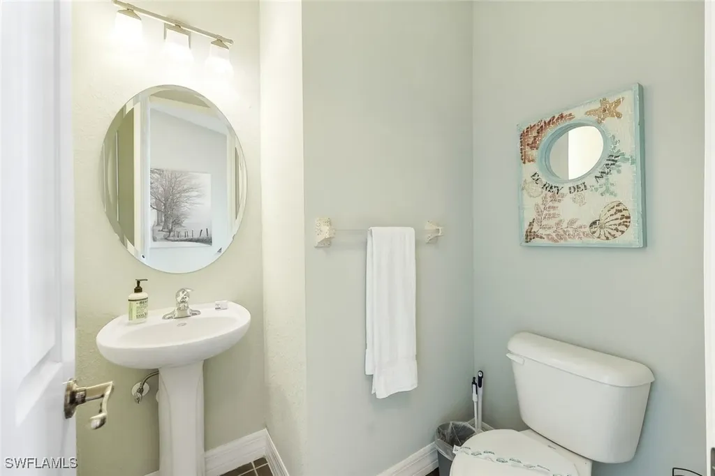 1220 SE 13th Avenue Cape Coral FL 33990