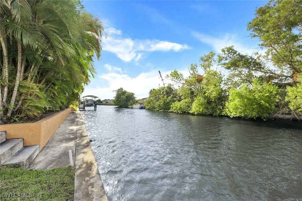1220 SE 13th Avenue Cape Coral FL 33990