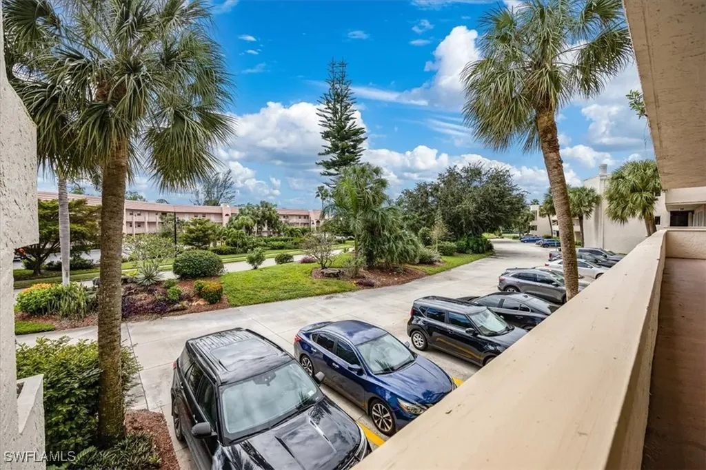 Naples FL, 501 Forest Lakes Boulevard, Unit 1-212