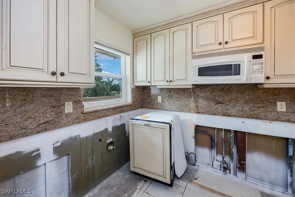 501 Forest Lakes Boulevard Naples FL 34105