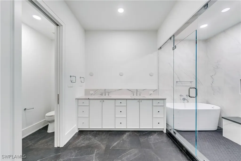 82 9th Street S Naples FL 34102