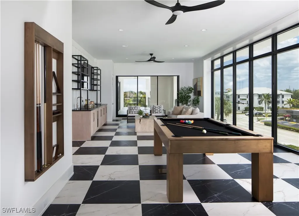 82 9th Street S Naples FL 34102