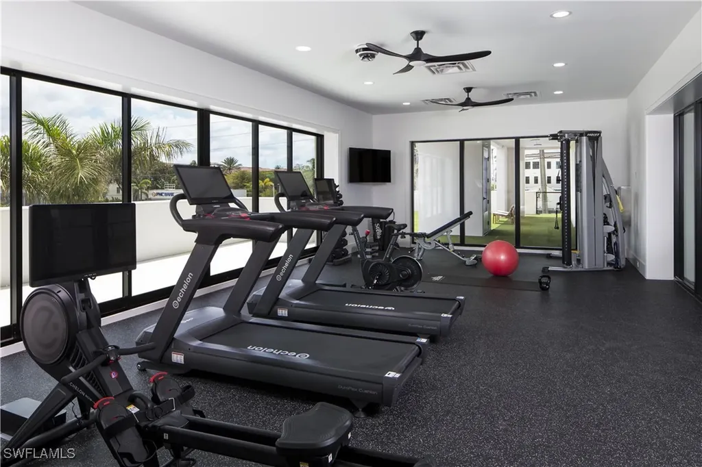 82 9th Street S Naples FL 34102