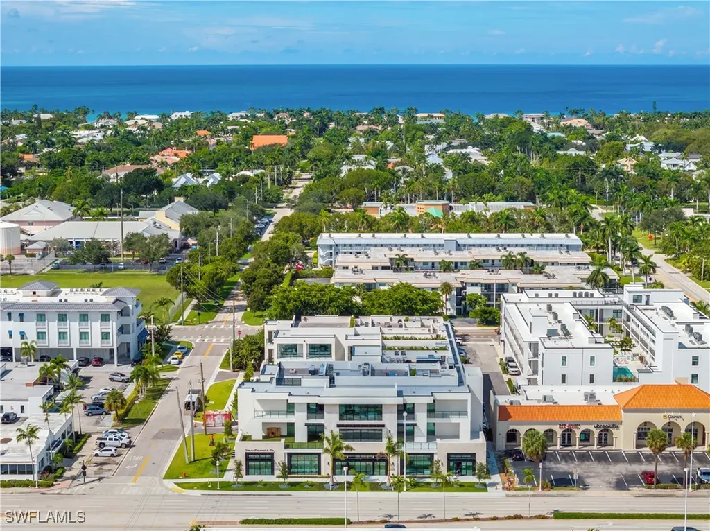 82 9th Street S Naples FL 34102