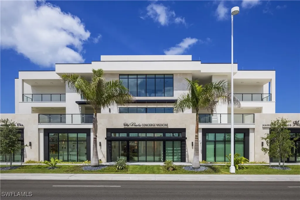 82 9th Street S Naples FL 34102