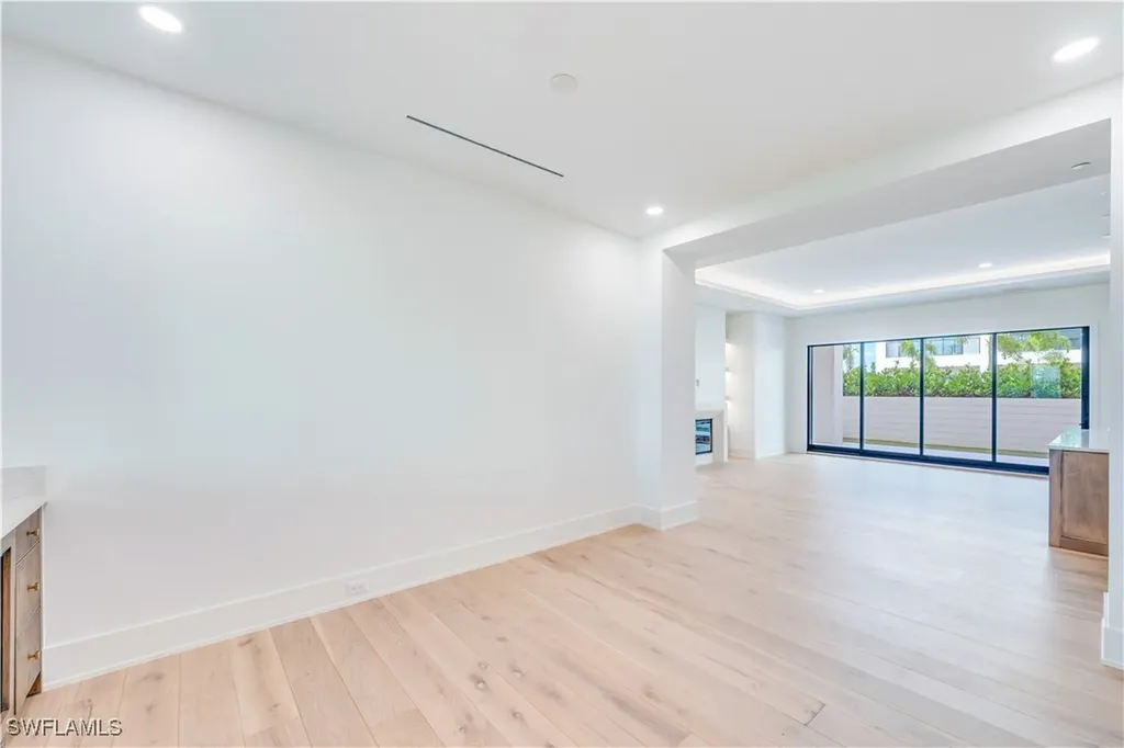 82 9th Street S Naples FL 34102