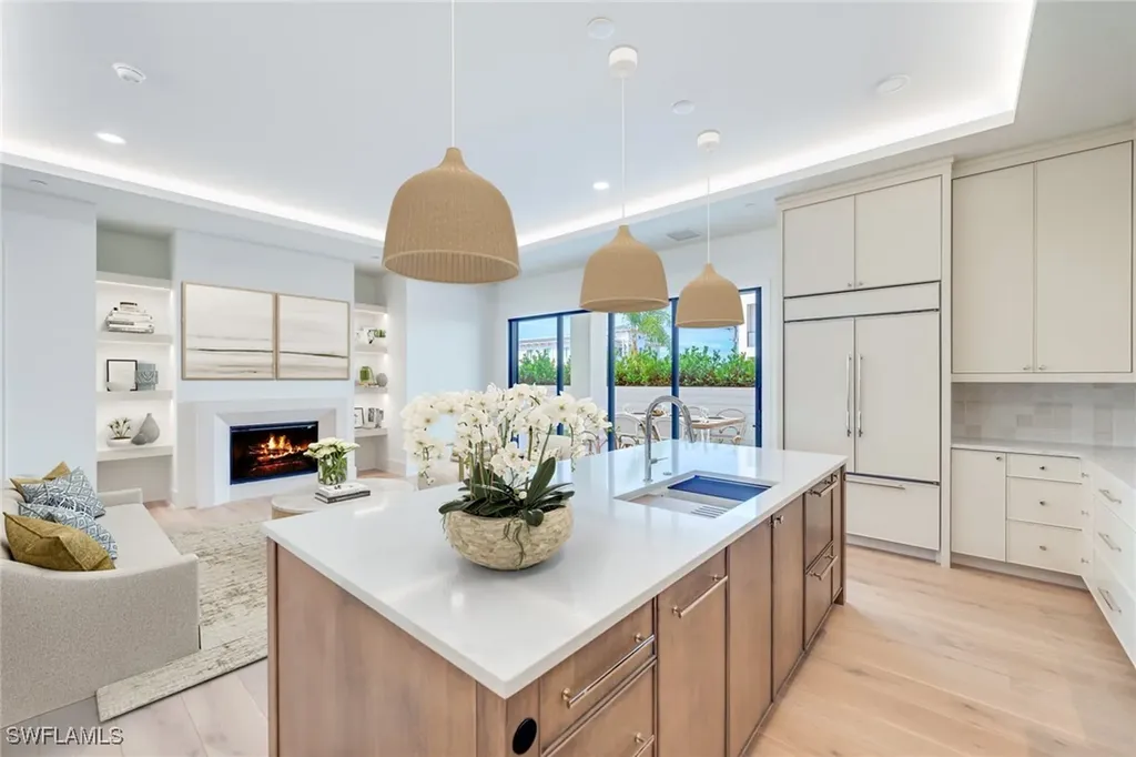 82 9th Street S Naples FL 34102