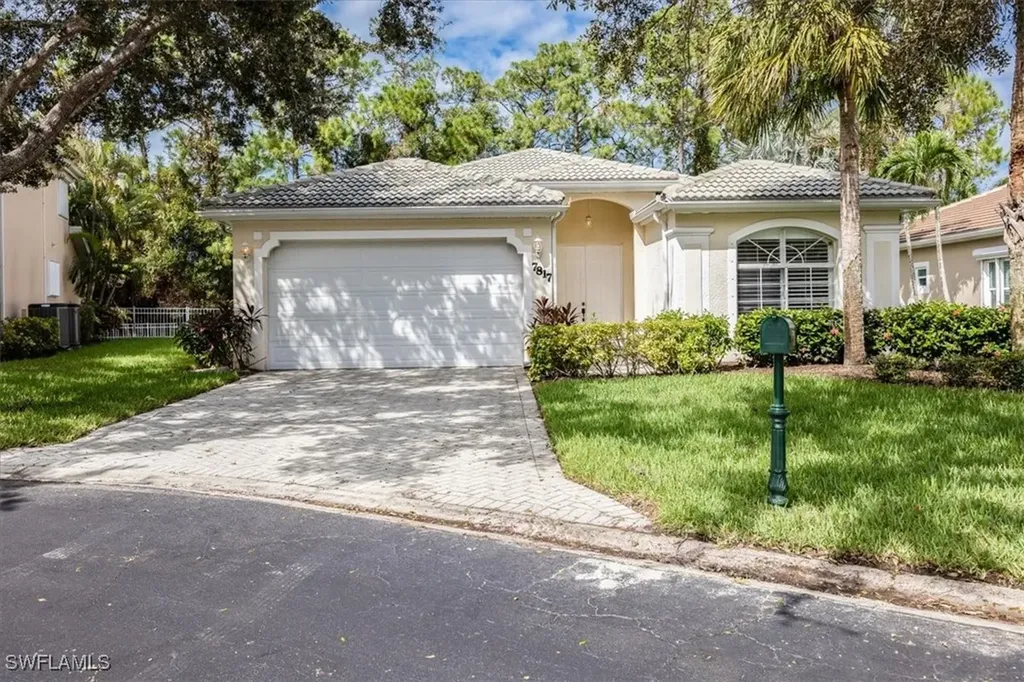 7817 Stratford Drive Naples FL 34104