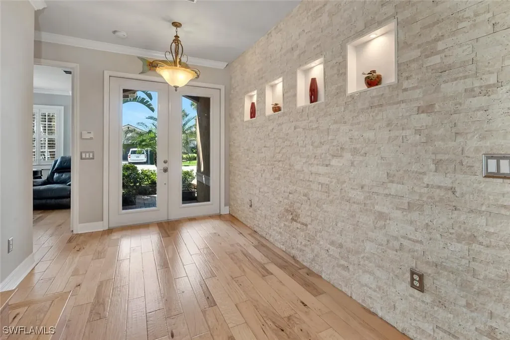 6863 Del Mar Terrace Naples FL 34105