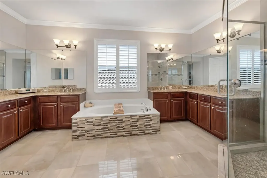 6863 Del Mar Terrace Naples FL 34105