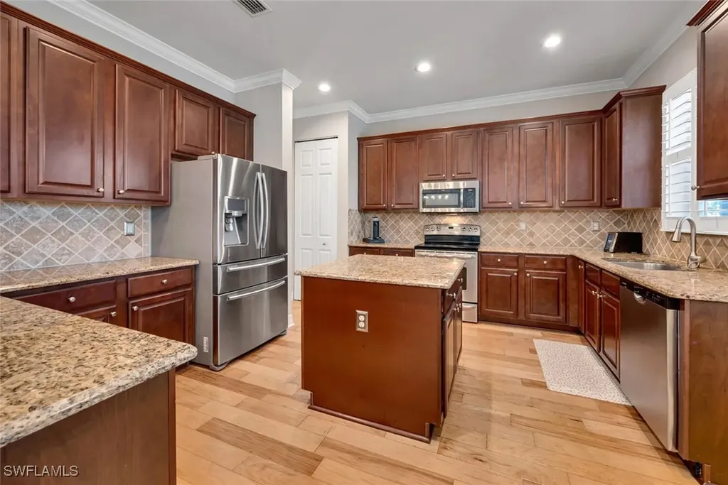 6863 Del Mar Terrace Naples FL 34105