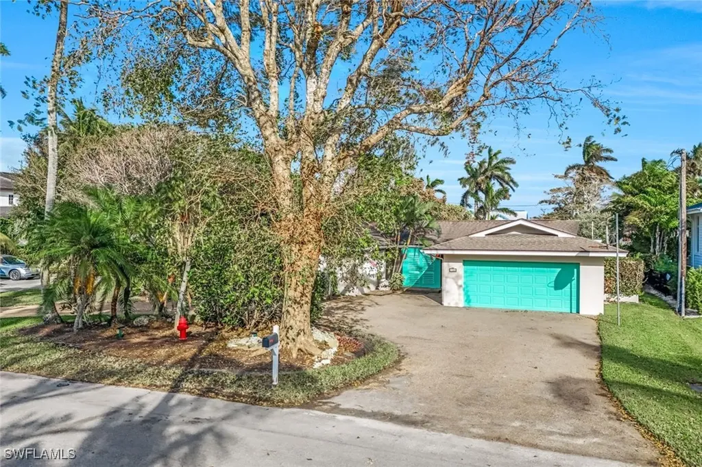 2125 Marina Drive Naples FL 34102