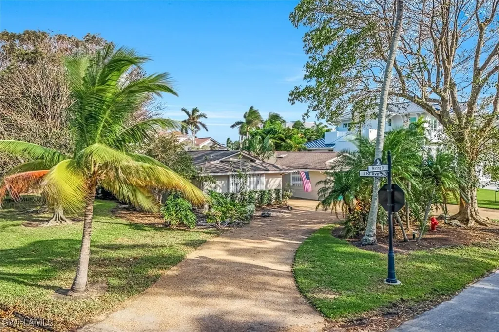 2125 Marina Drive Naples FL 34102