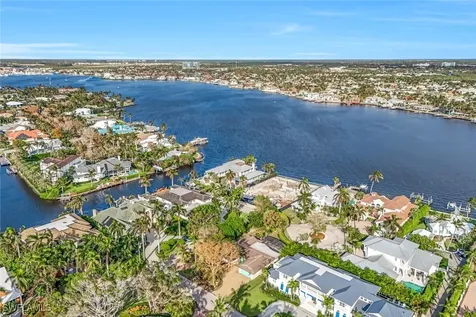 2125 Marina Drive Naples FL 34102