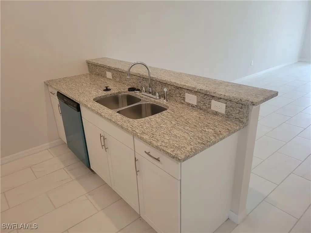 1138/1140 SE 9th Court Cape Coral FL 33990