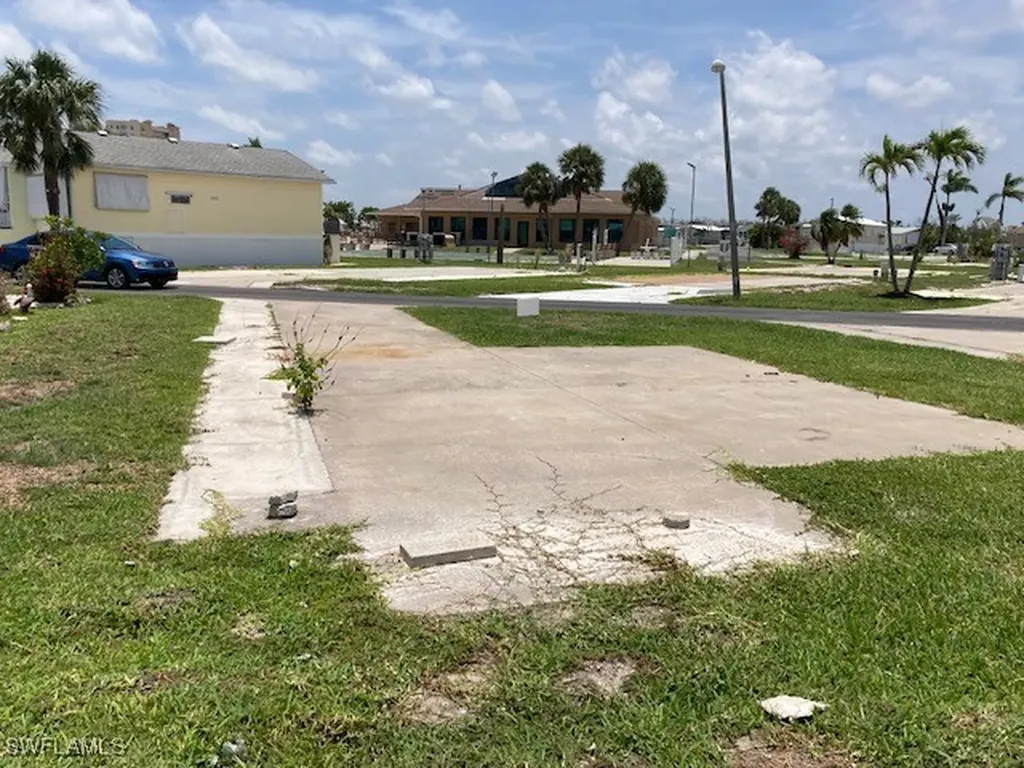 19681 Summerlin Road 256 Fort Myers FL 33908