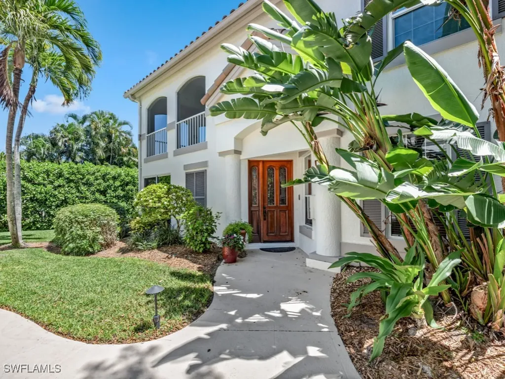 241 Colonade Circle Naples FL 34103