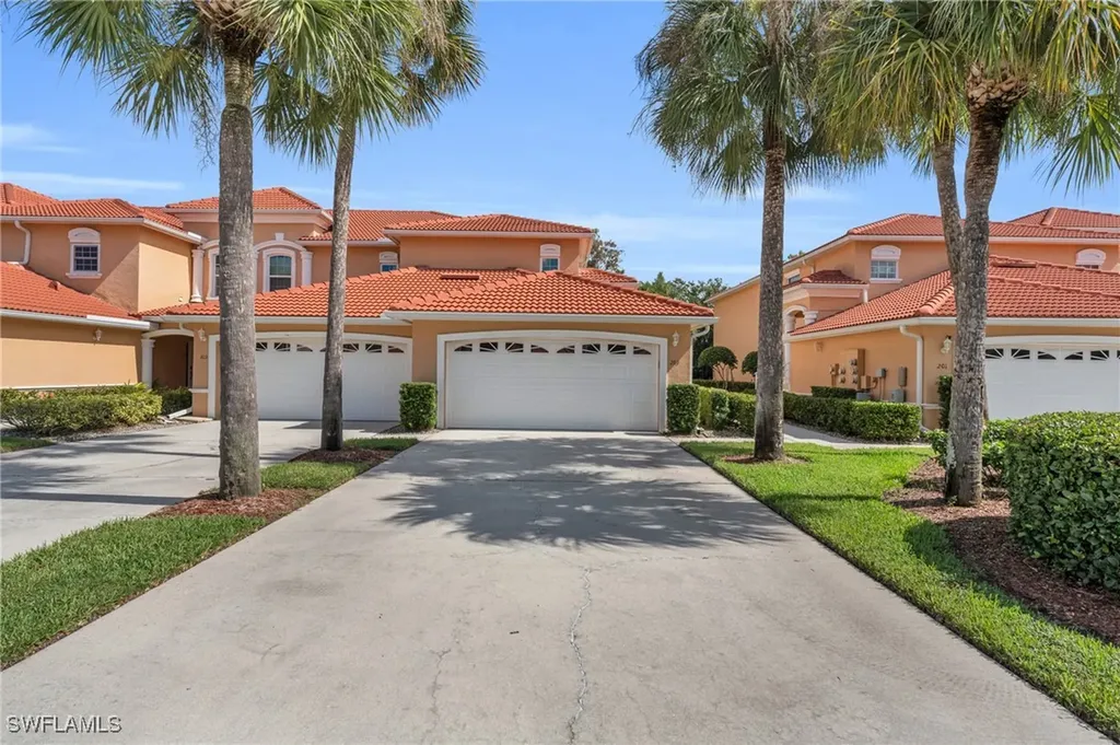 Fort Myers FL, 13861 Eagle Ridge Lakes Drive, Unit 203