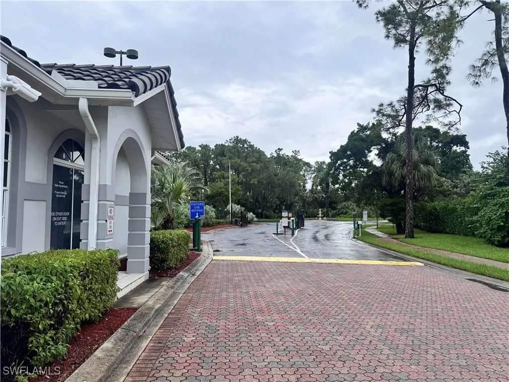 484 Belina Drive Naples FL 34104