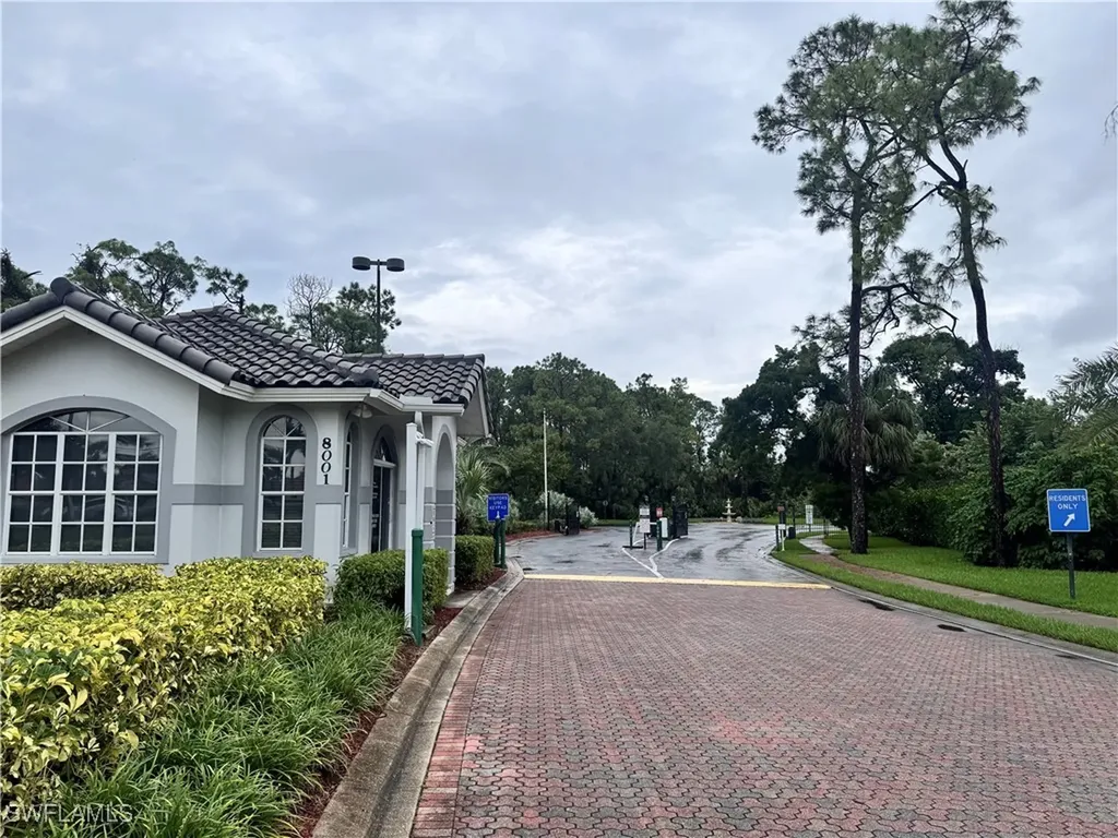 484 Belina Drive Naples FL 34104