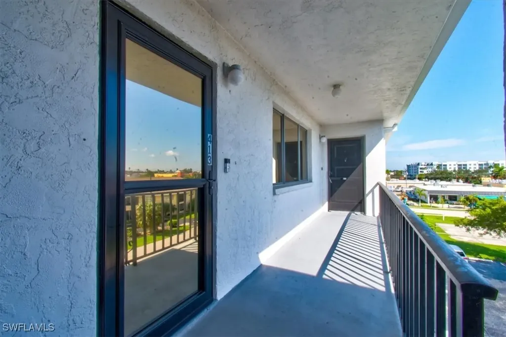 4906 Victoria Drive Cape Coral FL 33904