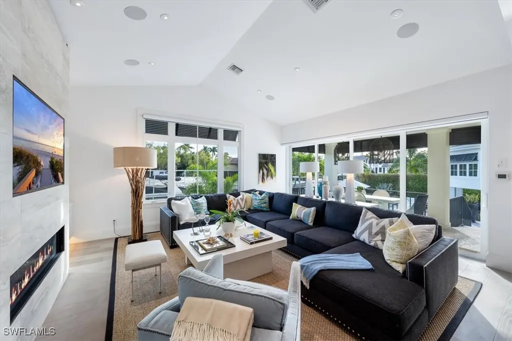 640 17th Avenue S Naples FL 34102