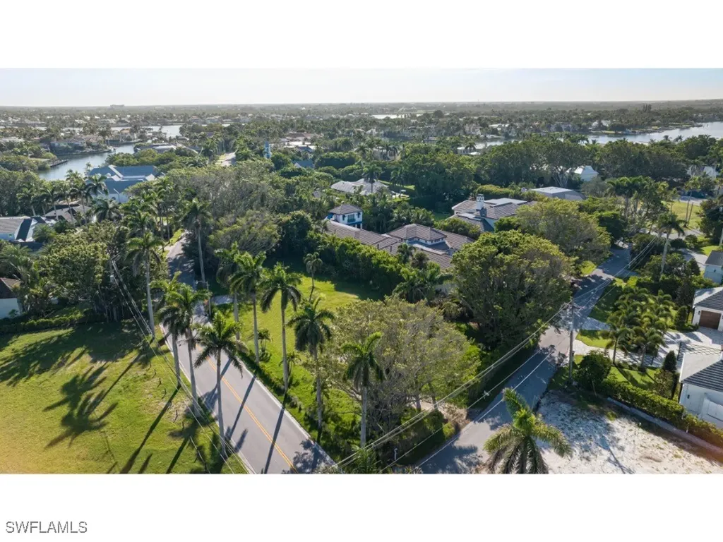 2433 Lantern Lane Naples FL 34102