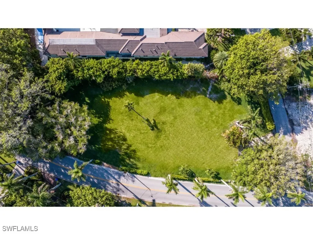 2433 Lantern Lane Naples FL 34102