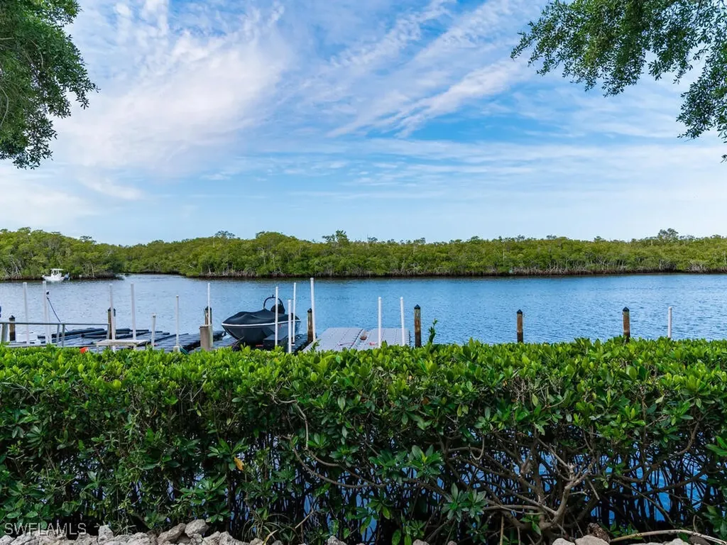 242 Newport Drive Naples FL 34114