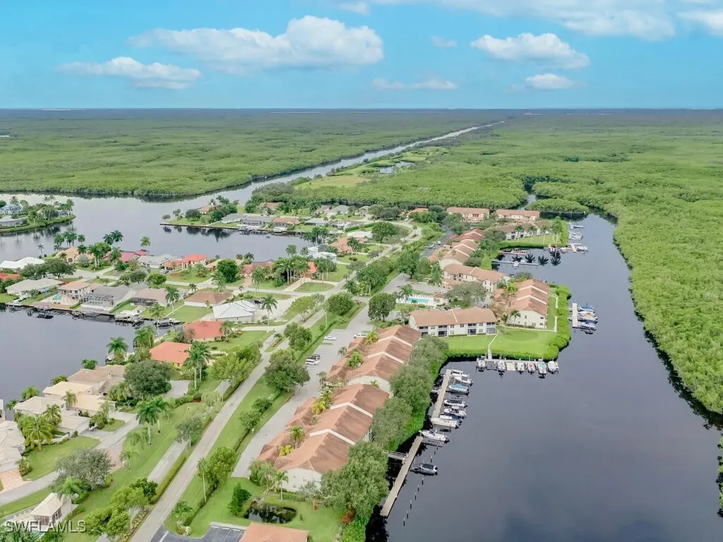 242 Newport Drive Naples FL 34114