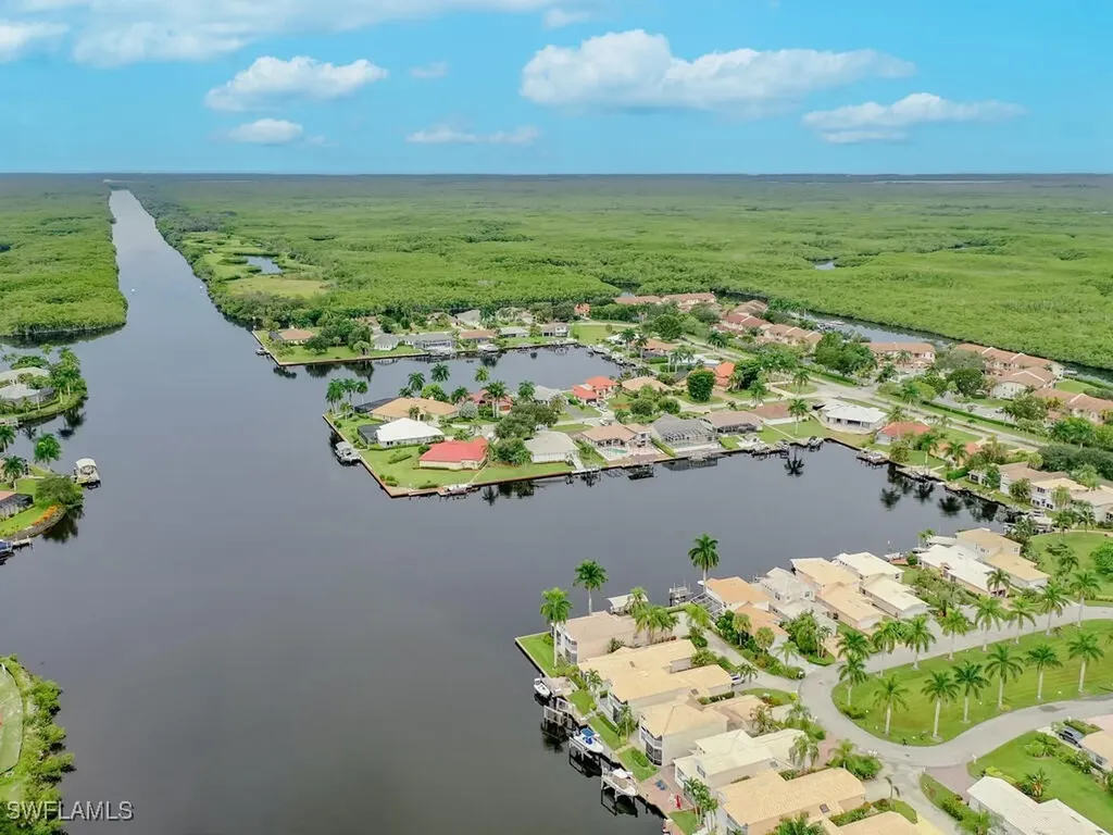 242 Newport Drive Naples FL 34114