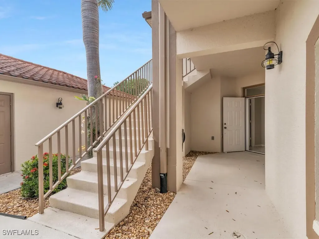 242 Newport Drive Naples FL 34114